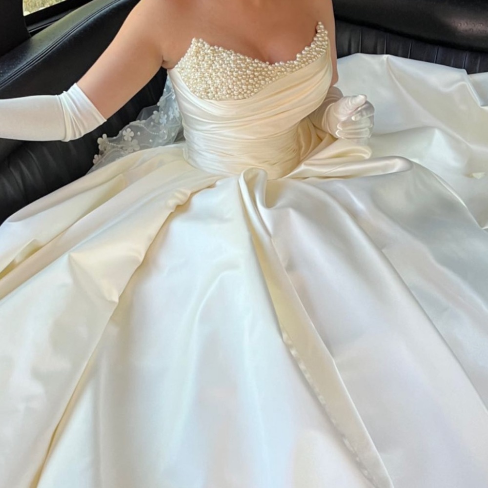 Ivory puffy wedding dress with pearls